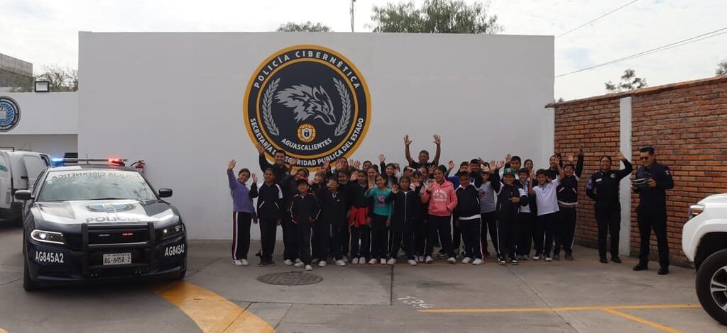 CONVIVEN NIÑOS CON ELEMENTOS DE LA POLICÍA ESTATAL Y C5I